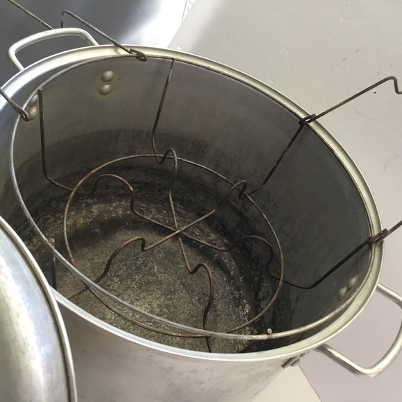 Canning pot, Extra large Aluminum. Rack for 6 plus  a jar lifter gadget included - Picture 3 of 3